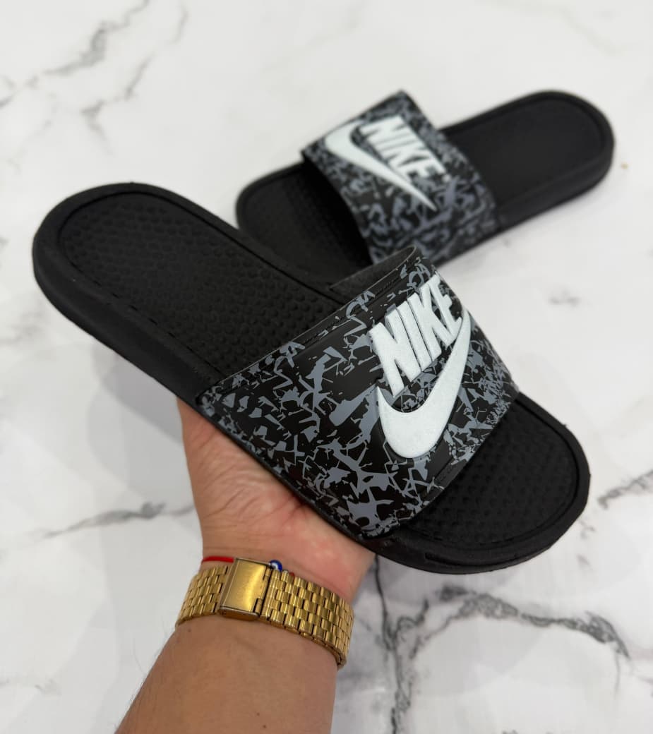 Ojota Nike Graffiti Gris